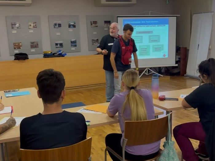 Explicación de la desobstrucción de la vía aérea en el aula