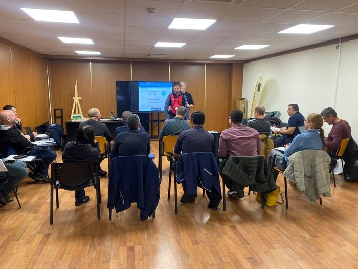 Demostración de la maniobra de desobstrucción ante el grupo